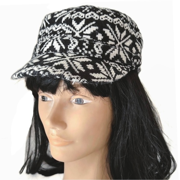 Angela & William Nordic-Print Cadet/Newsboy Cap/Winter Cabbie Hat in Black/Cream - Picture 6 of 11